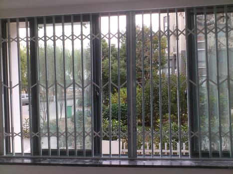 昆山榮盛門窗 彩鋼活動(dòng)防護(hù)窗與中花移動(dòng)防盜窗，守護(hù)家庭安全的雙重保障